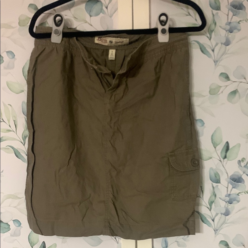 Bass Heritage Collection Linen Blend skirt olive green or khaki in color